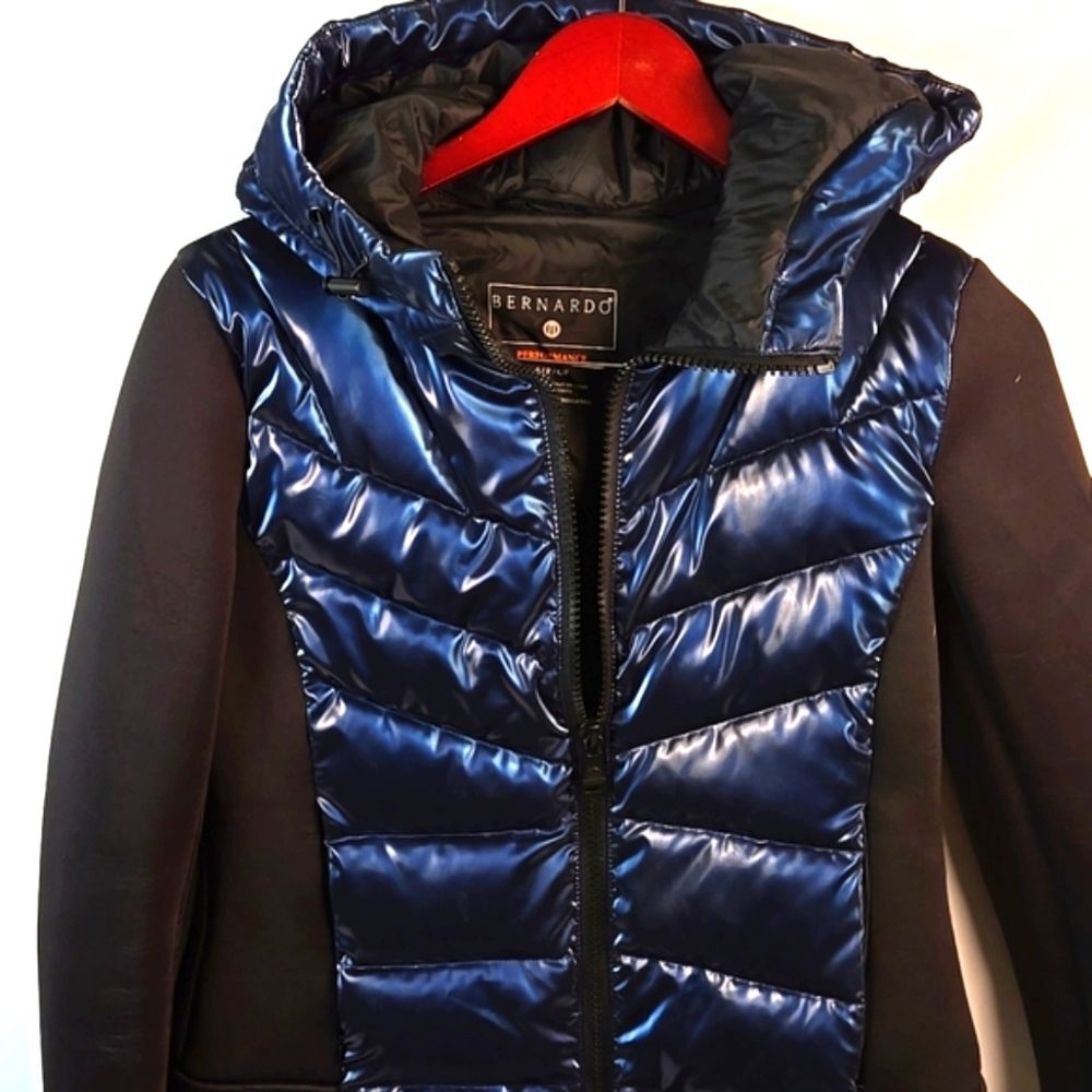Bernardo Women's Insulated Hooded‎ Zip-Up Black & Blue Puffer Jacket Sz S - Picture 3 of 9
